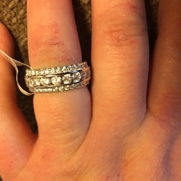 ROMANTIC REBECCA - Picture 5 of 8